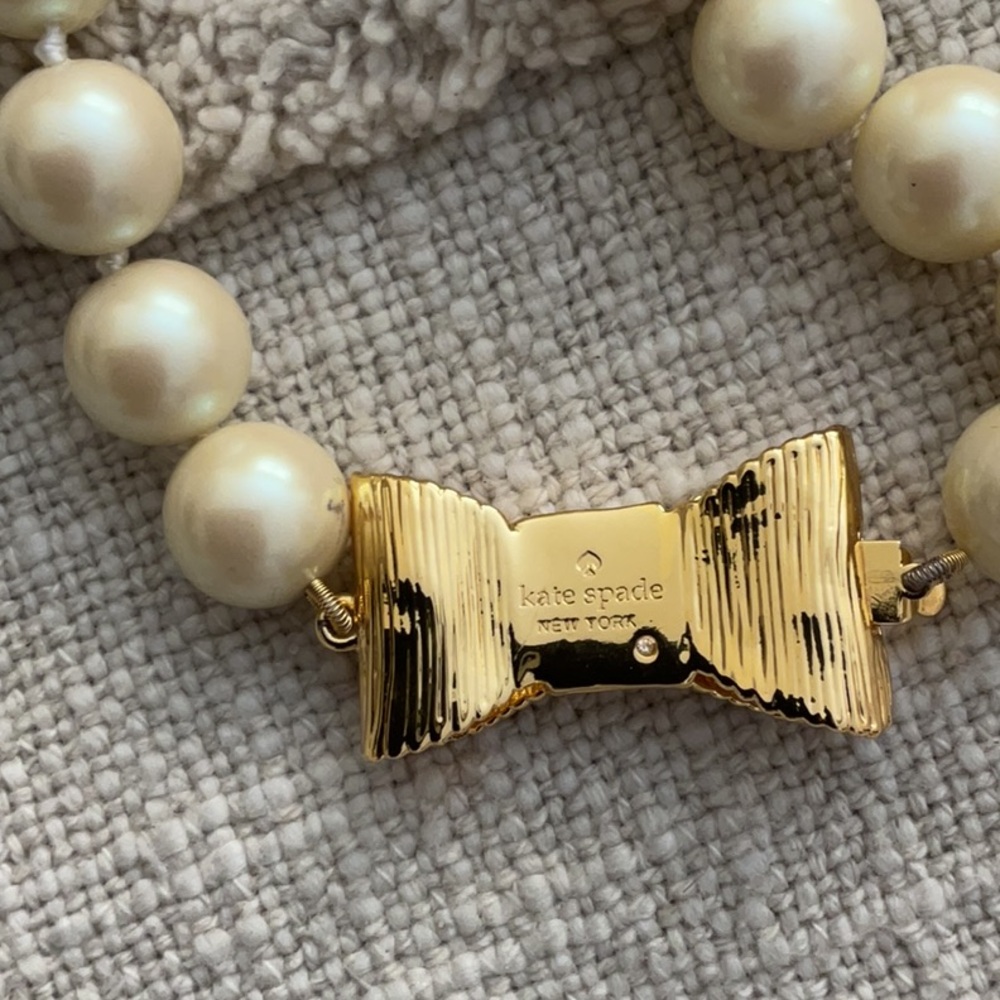 kate spade new york - all wrapped up in pearls short necklace - Picture 8 of 9